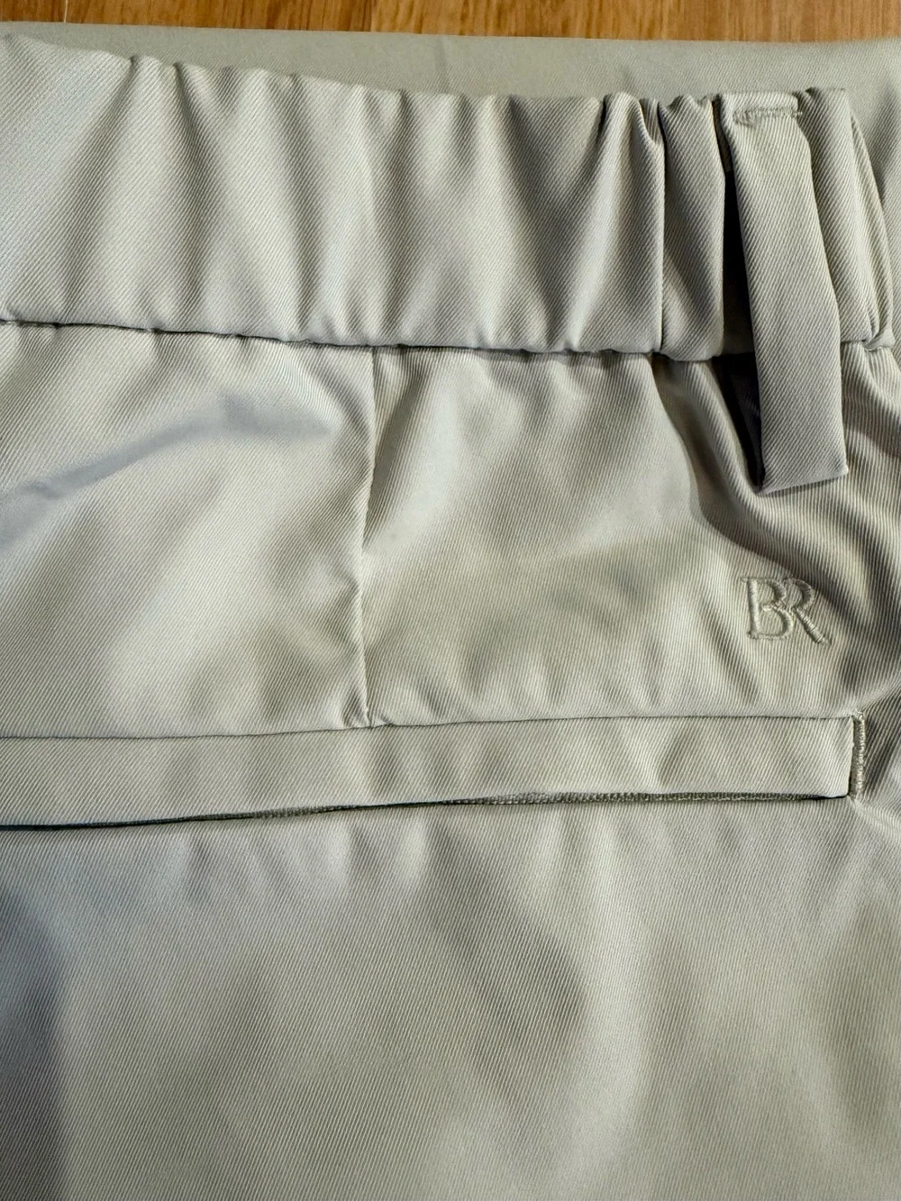 EUC Men’s Banana Republic Signature Tech And Traveler Pants - Cream - Size 34x29